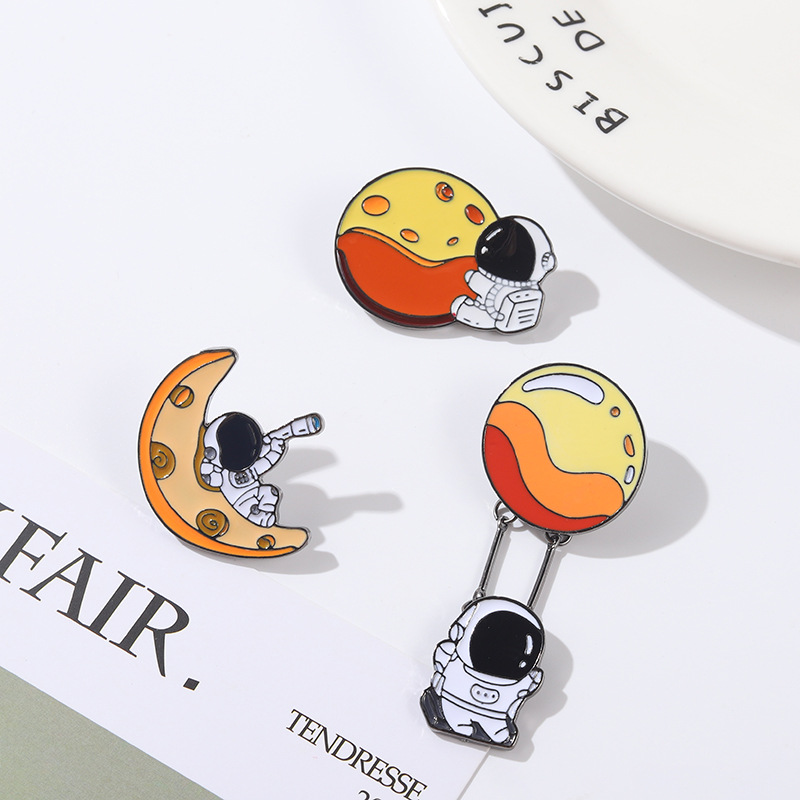 Astronot Emaye Pin Özel Gezege - Embroidery Bali incelemesi ve fiyatı